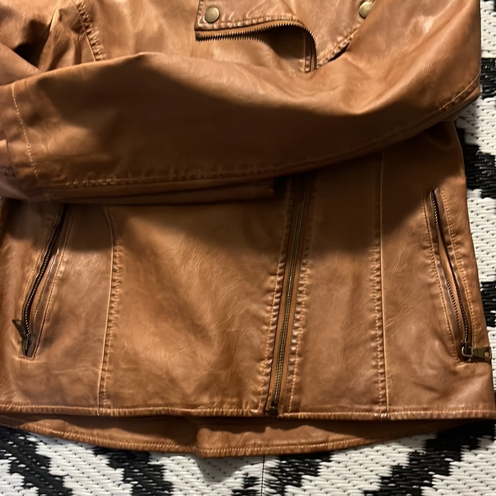 Leather jacket - Picture 2 of 2